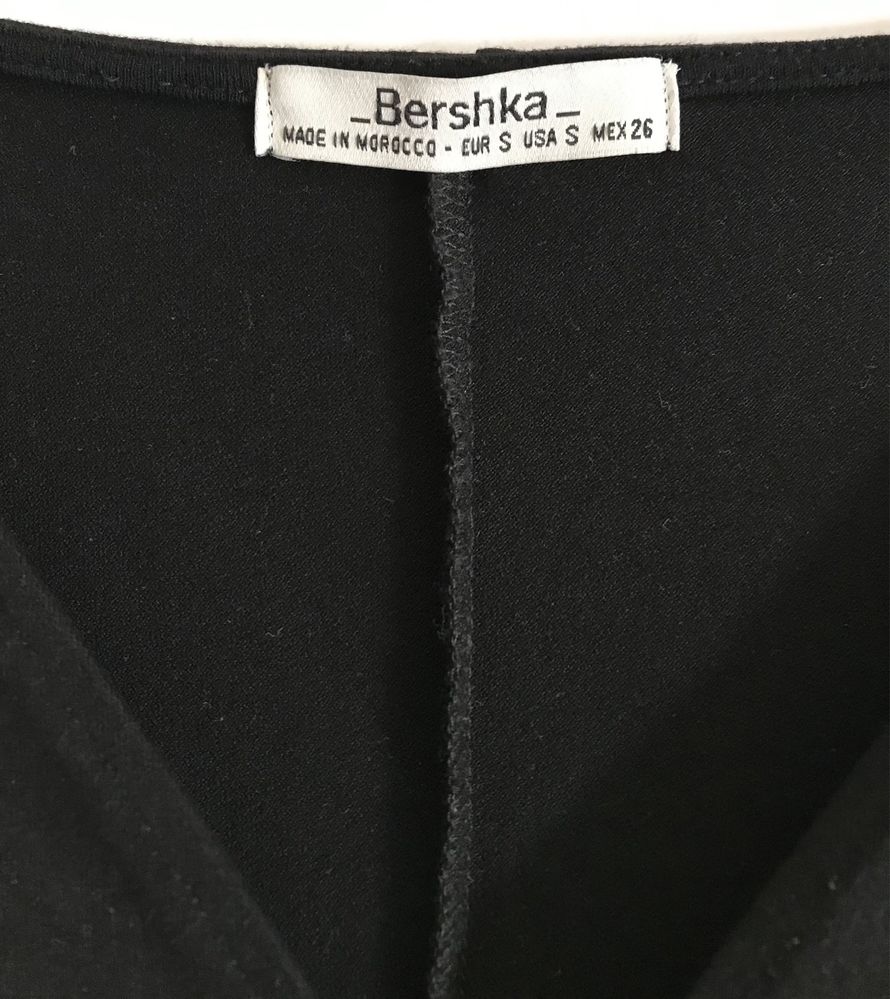 Macacão de calção curto preto (Bershka)