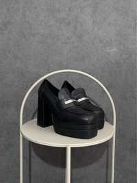 Жіночі шкіряні туфлі на підборах Karl Lagerfeld