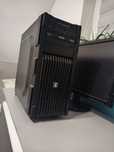 Komputer gamingowy z monitorem