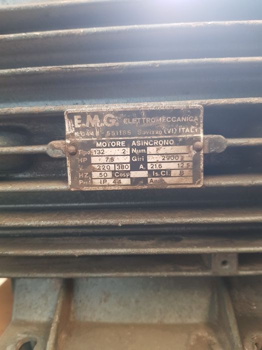 Compressor trifásico sem depósito.