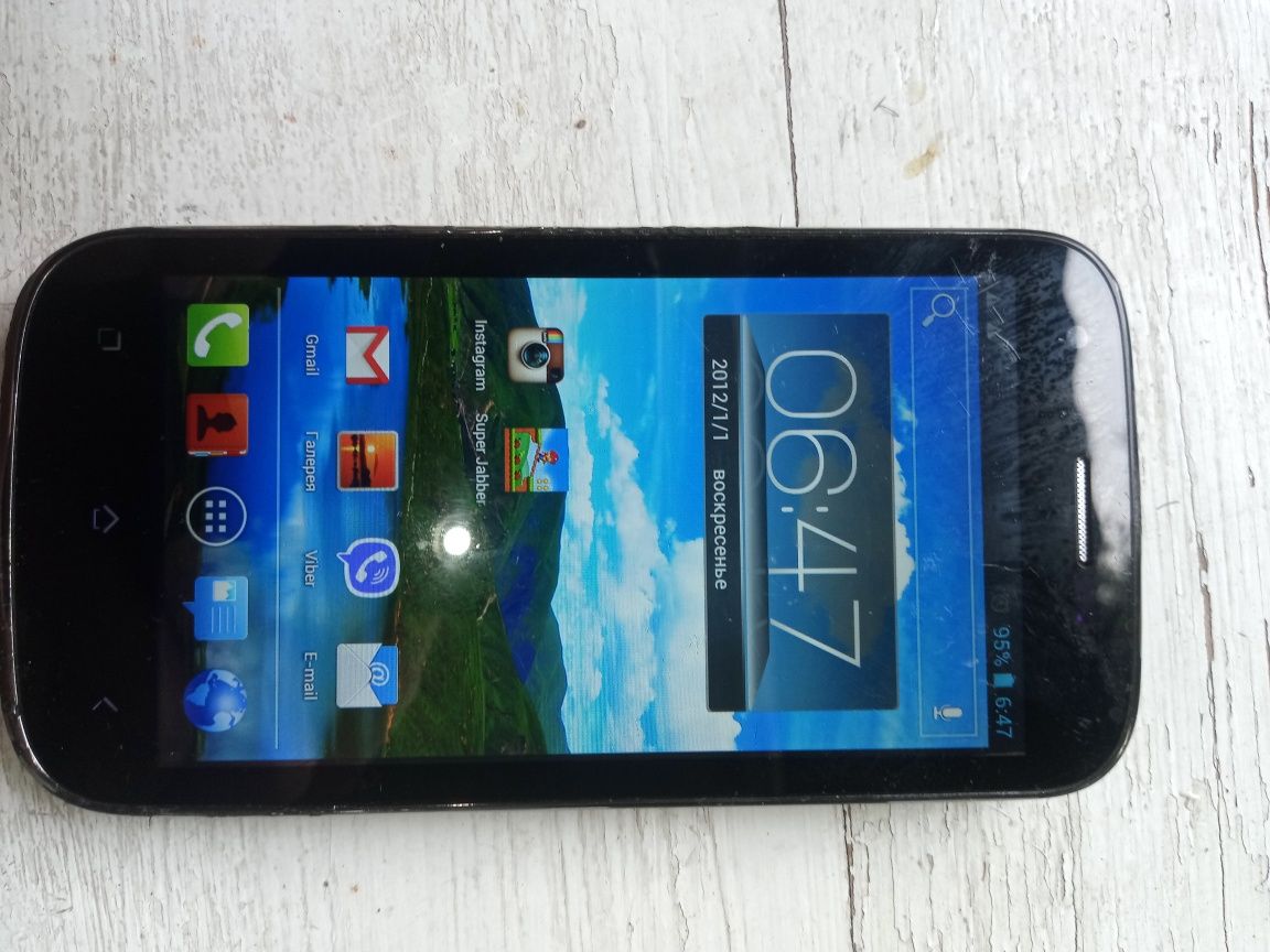 Смартфон 4"  Самсунг галакси,Fly IQ443