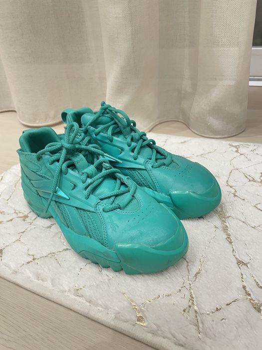 Продам кроссовки