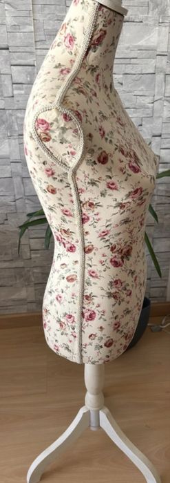 Manequim decorativo romântico vintage