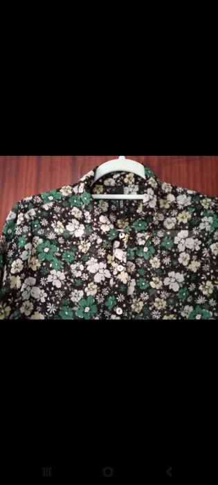 Camiseiro / Blusa - Fundo preto com flores verdes - S - Tiffosi