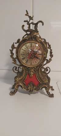 Relógio de mesa antigo em metal dourado/bronze