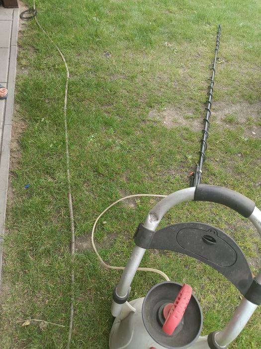 Opryskiwacz ogrodowy na kółkach z wysięgnikiem