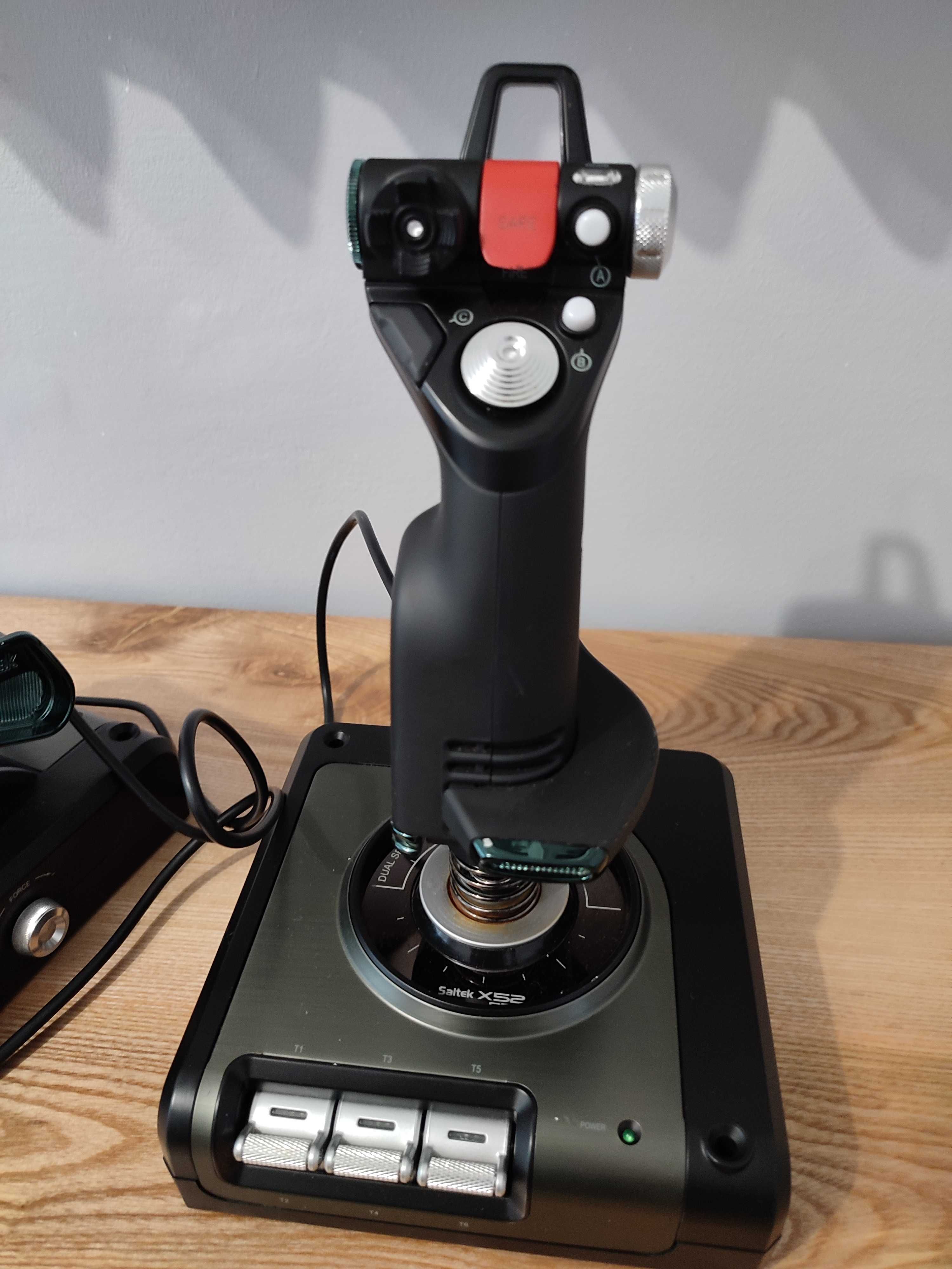 Joystick Saitek X52 Pro + przepustnica kontroler Saitek X52 Pro