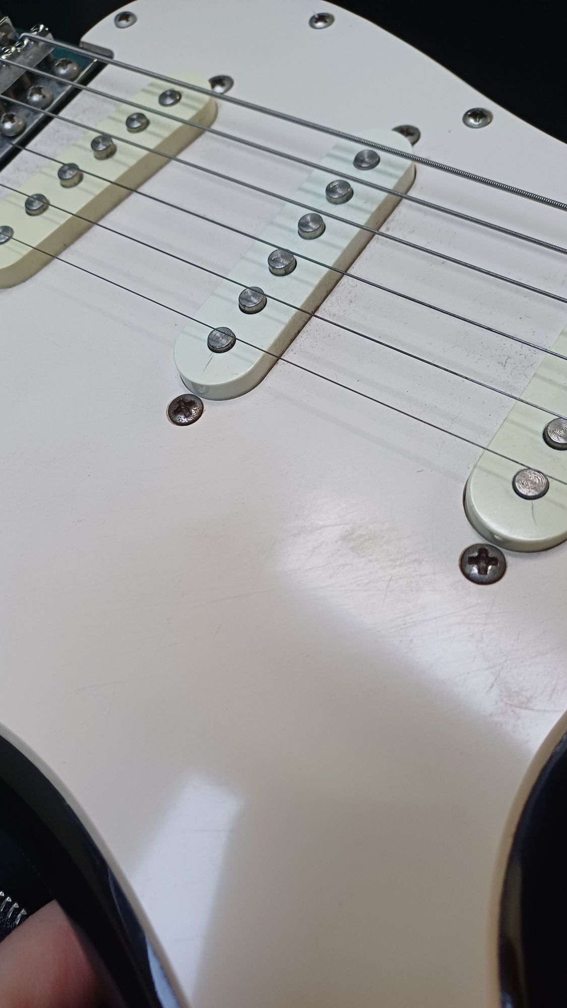 Squier Affinity Stratocaster SSS 2010 (by Fender) gitara + pokrowiec