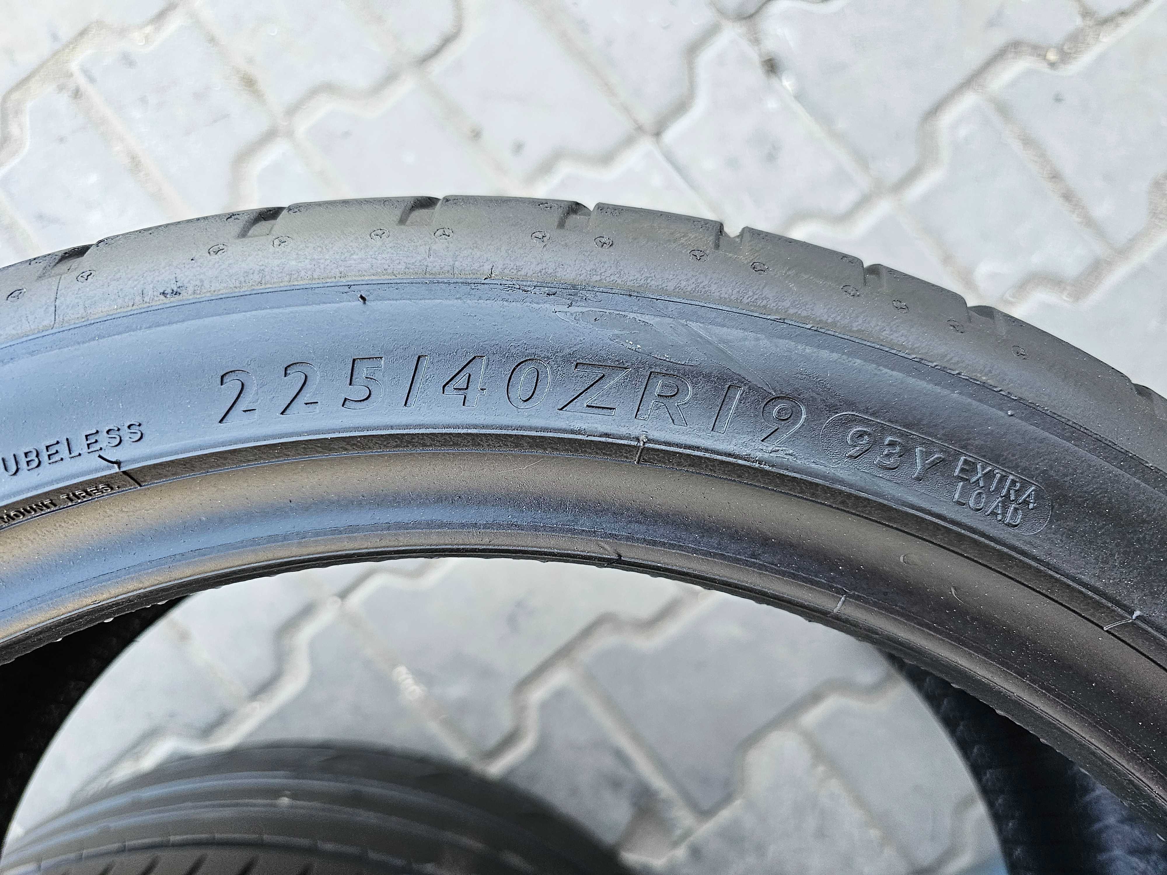 Lato Dunlop 225/40 R19 5.5mm