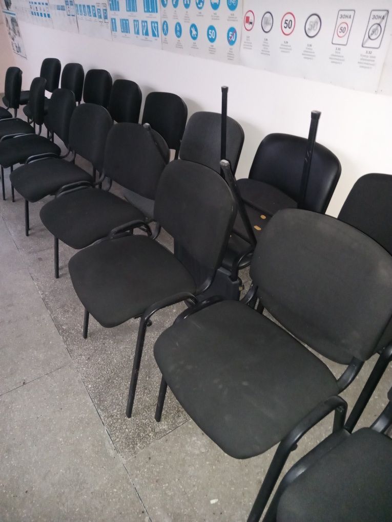 Шкільні парти стільці