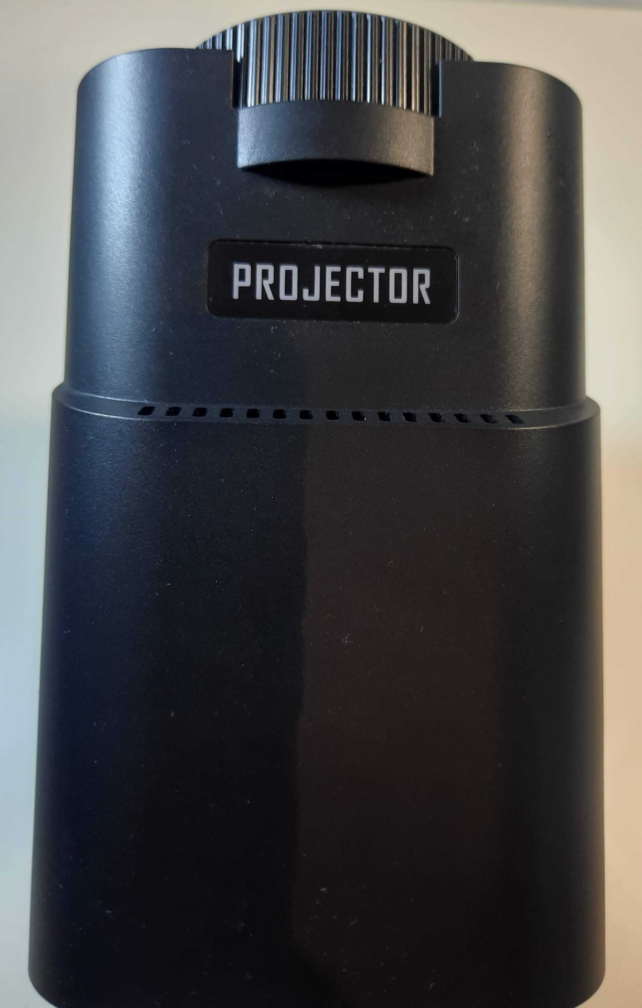 Projektor - rzutnik + pilot