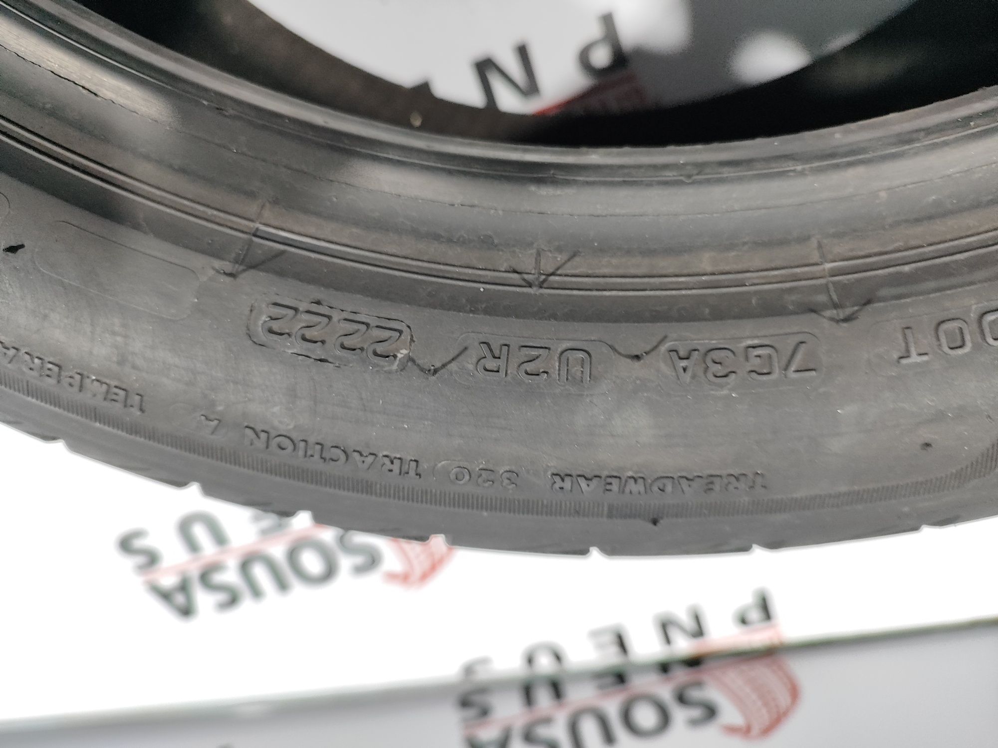 2 pneus semi novos 255-40R18 Bridgestone 99Y  - Oferta dos Portes  dos