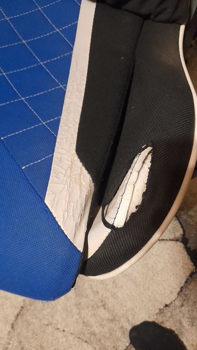 Стіл комп'ютерний, крісло