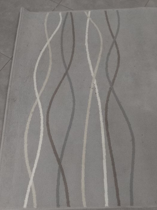 Sprzedam dywan do czyszczenia 195x135 cm.