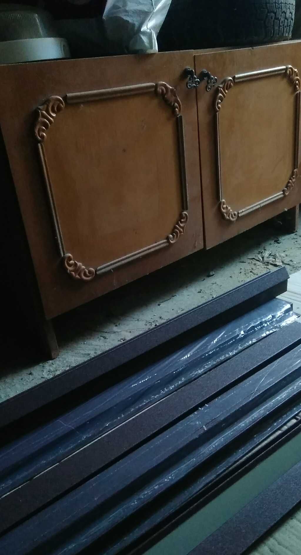Шкаф со стеклами