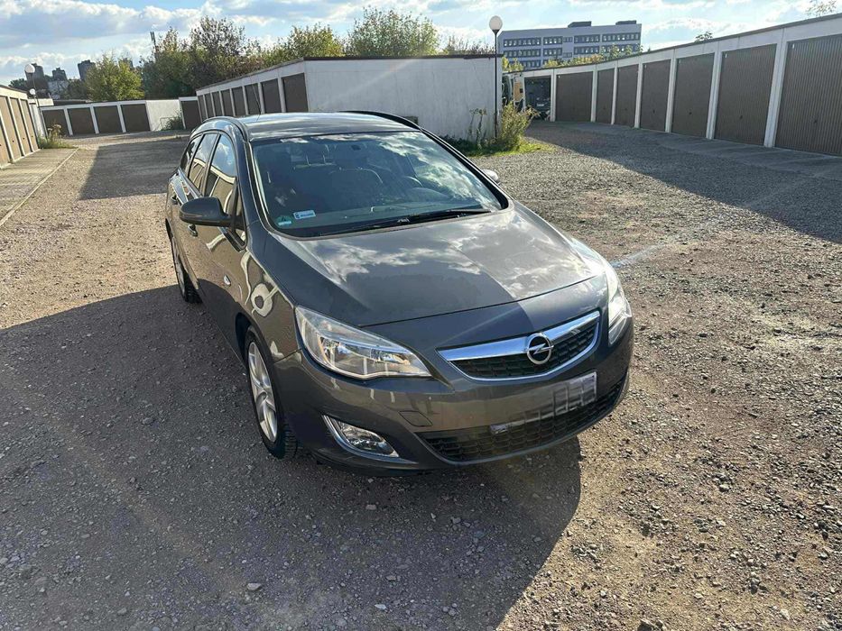 Opel Astra J 2012r auto wyglada rewelacyjnie !!