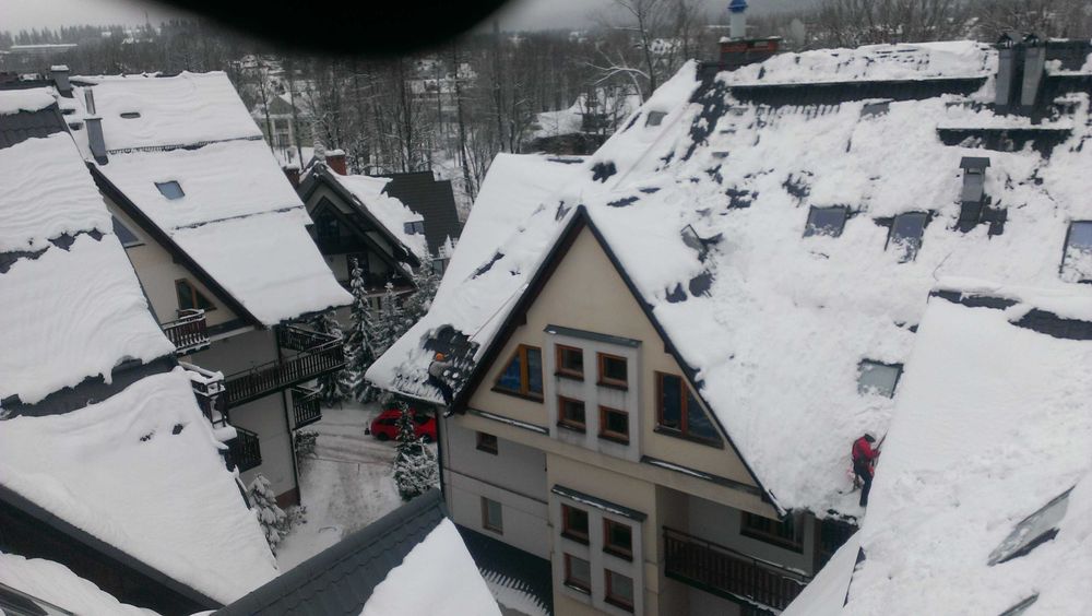 odśnieżanie dachów