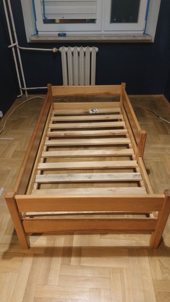 Drewniane łóżeczko 168x88 z materacem 160x90