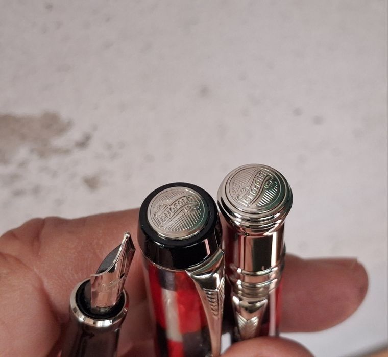 Canetas Parker Duofold Mosaic vermelhas