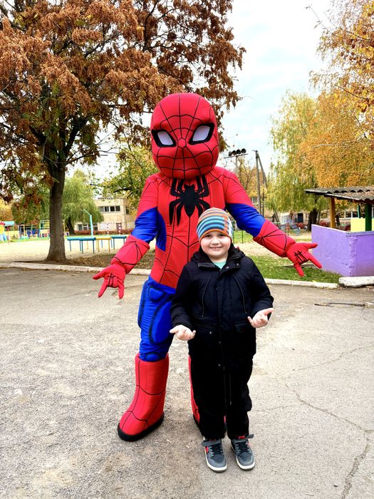 Людина - павук, человек паук, спайдермен.