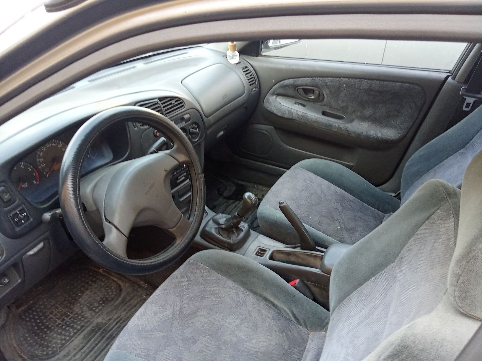 Mitsubishi lancer 1.3  em muito bom estado