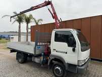 Carrinha Nissan Cabstar com grua