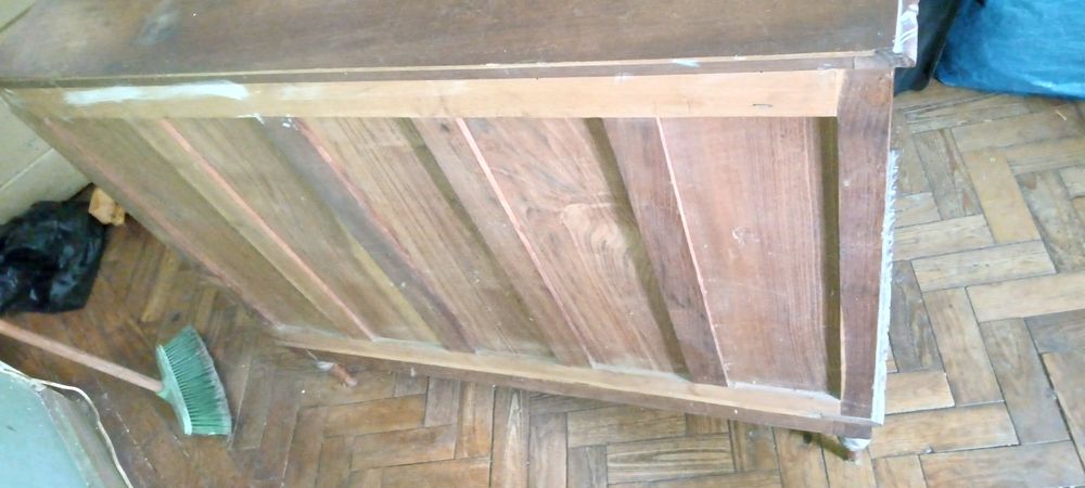 Cómoda de quarto antiga