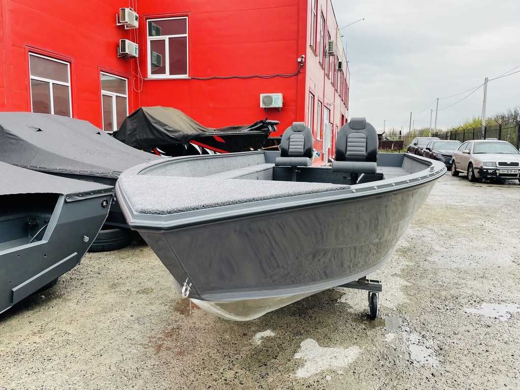 Човен Powerboat 520 TL
