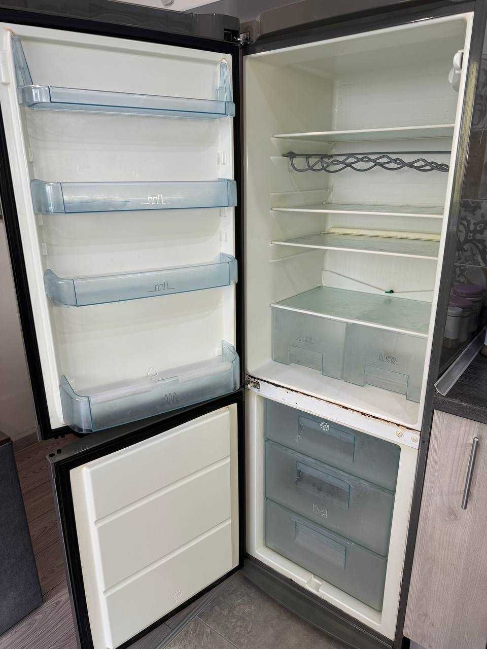 Холодильник Electrolux Model: ERB34301X8