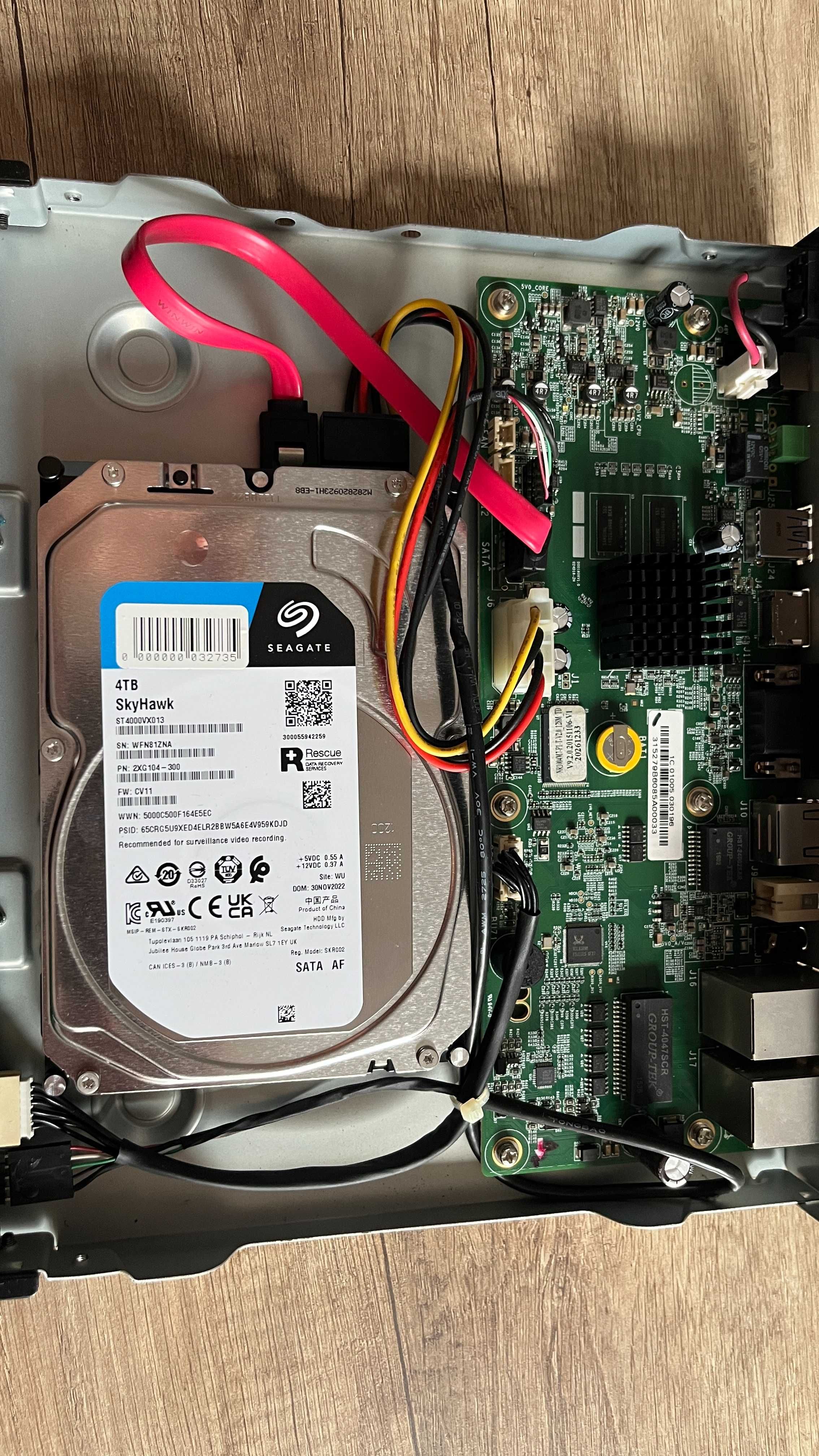 Rejestrator IP 4xPOE 4TB SkyHawk