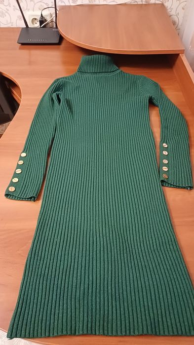 Платье тёплое, цвет хаки в идеальном состоянии