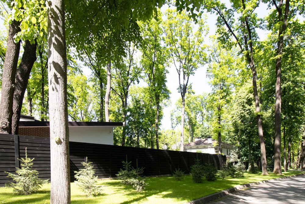 Продам ділянку 14 соток у котеджному селищі Роял Клаб