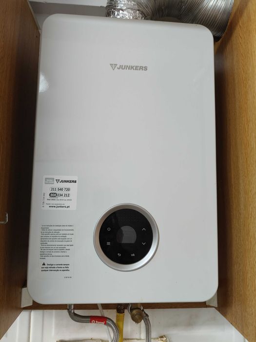 JUNKERS
Aquecedor estanque de gás natural HYDRONEXT 5700 S 17-4