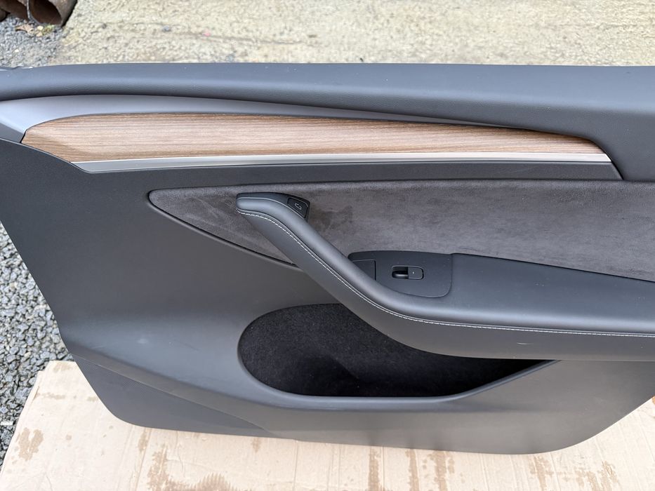 Карти,обшивка дверей до Тесла модель Y, Tesla model Y передні.
