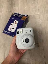 Фотоапарат Instax mini 11 ice white