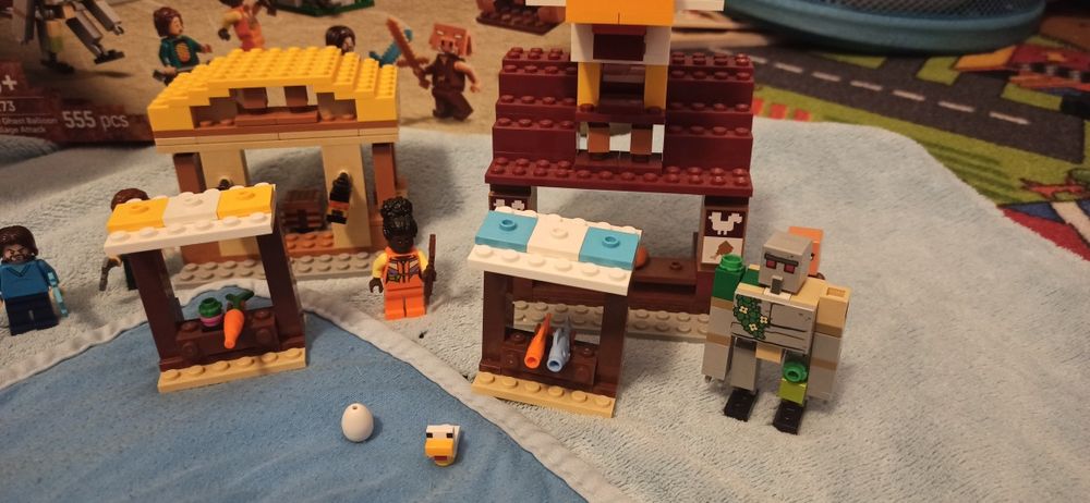 Klocki lego minecraft movie, 21273, atak balonowego ghasta na wioskę