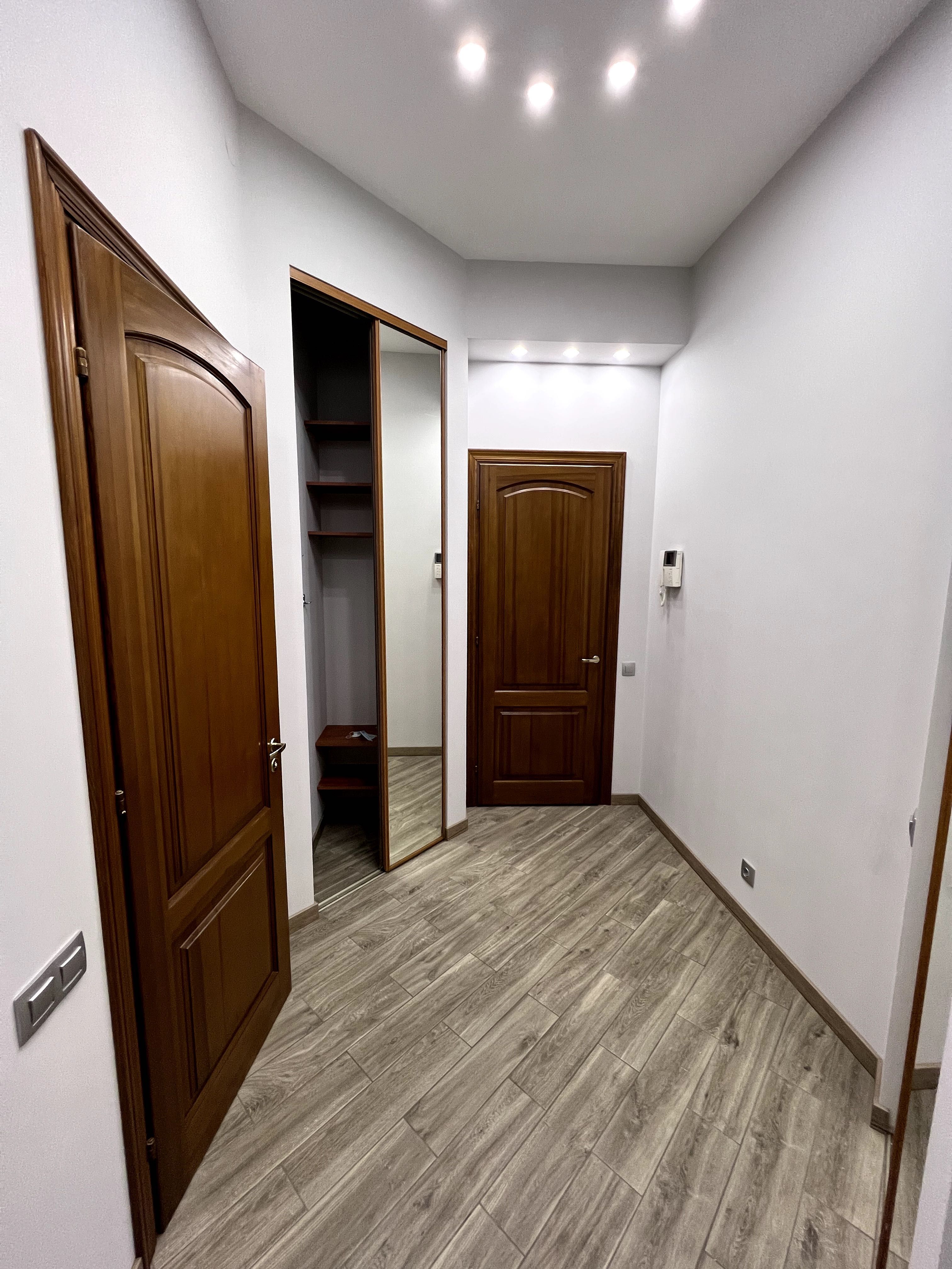 Продам 3х комнатную квартиру Богдана Хмельницкого 57 центр БЕЗ%