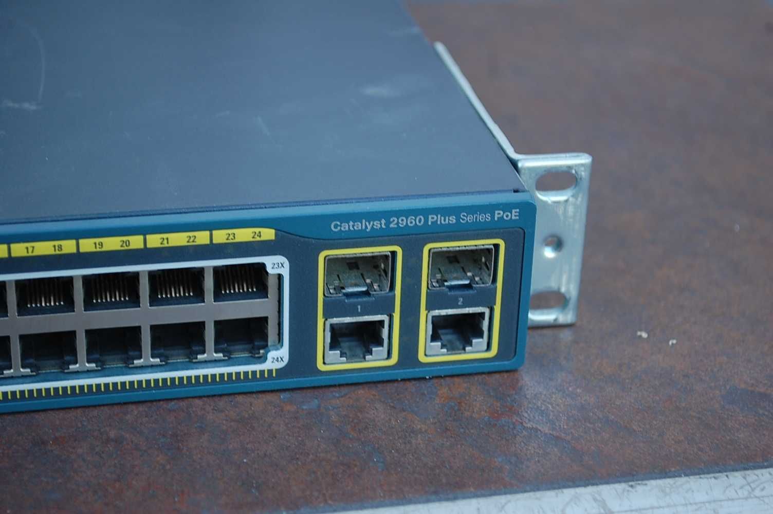 Switch CISCO WS-C2960+24PC-L