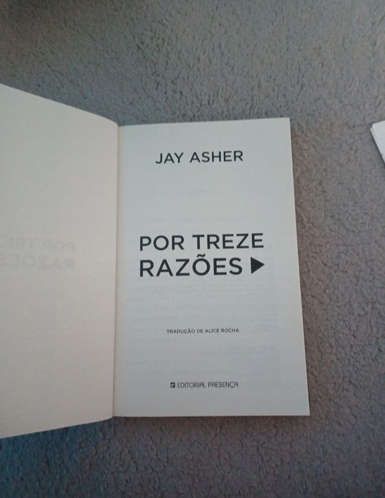Livro " Por treze razões " de Jay Asher