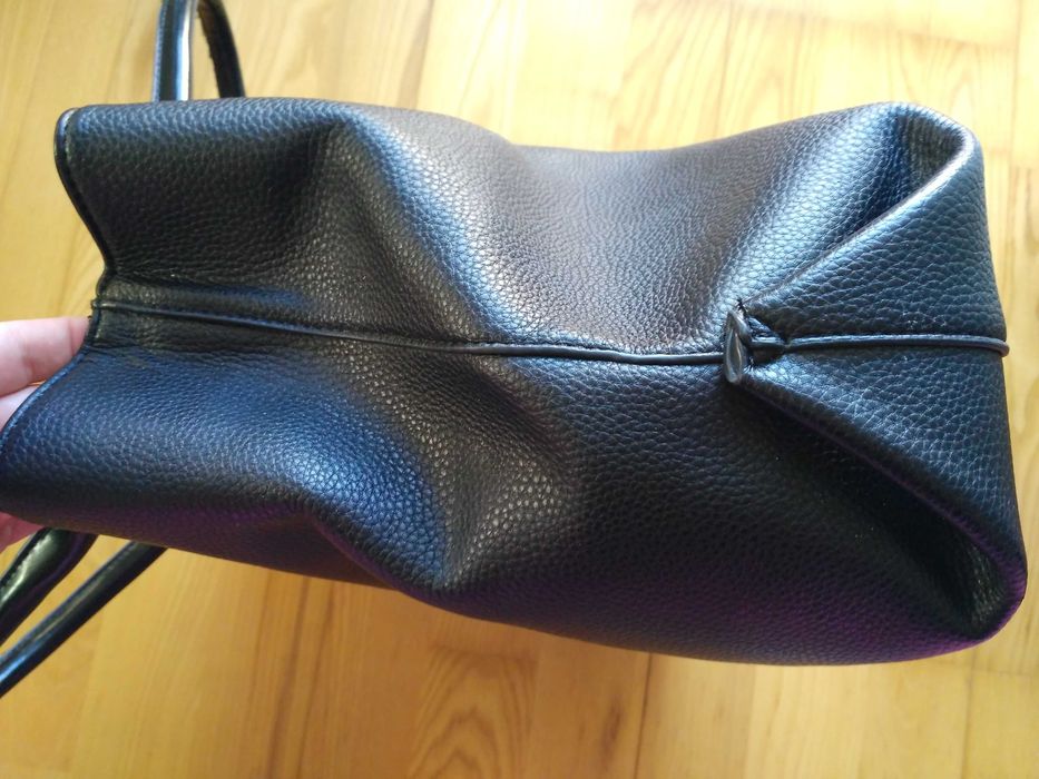 Klasyczna torebka czarna do ręki mieści A4 duża pojemna przegródki