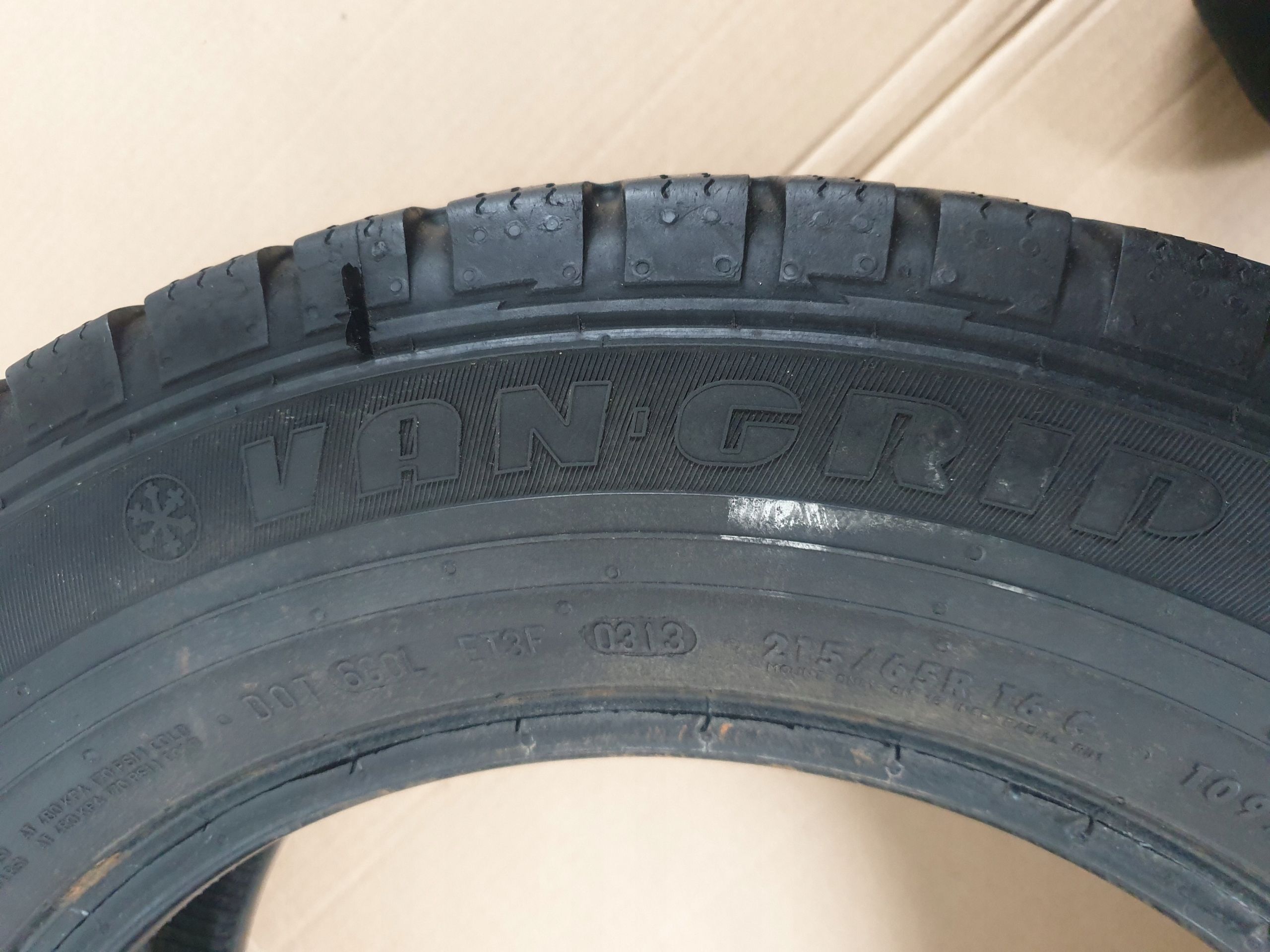 Opona Semperit van-grip 215/65R16C 5,02MM Zima
