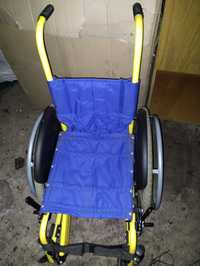 Продам инвалидную коляску (детскую)