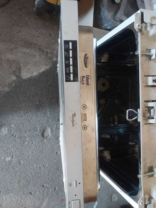 Посудомийна машина Whirlpool