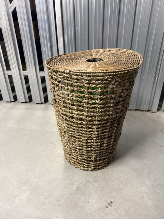 Kosz na bieliznę CURT oraz Kosz do łazienki VEGBY