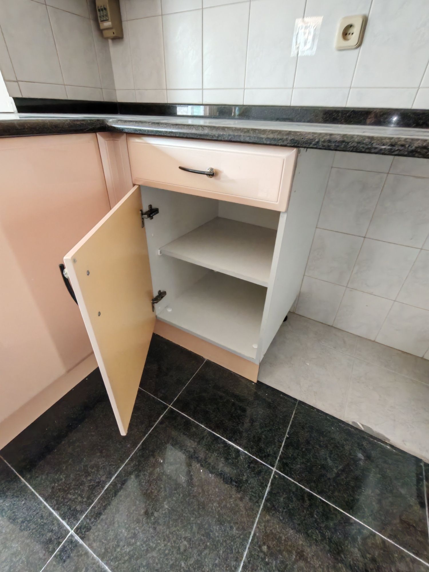 Móveis Cozinha + balcão em pedra