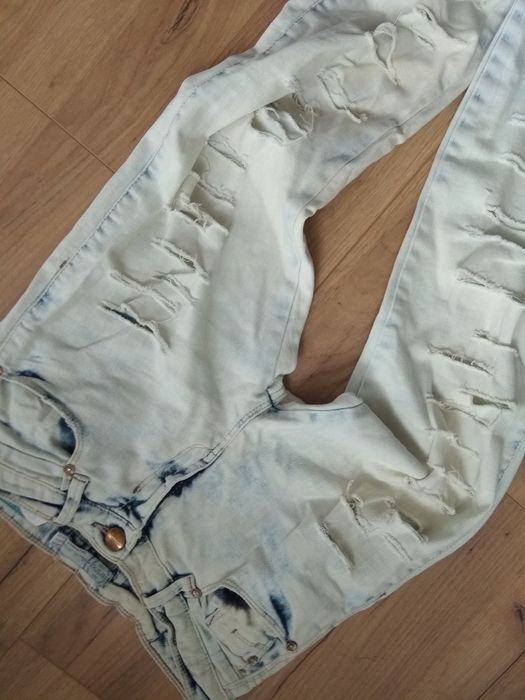 Spodnie damskie jeans Bershka S dziury