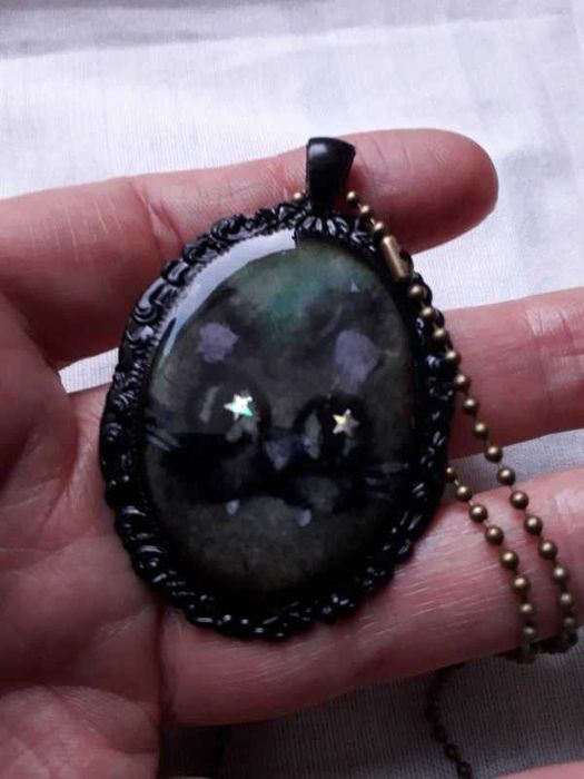 Wisior kot gwiazdy w Twoich oczach