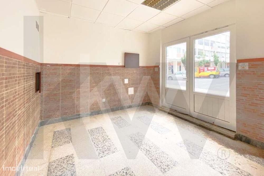 Loja Para Arrendamento - Alto Do Seixalinho - Barreiro
