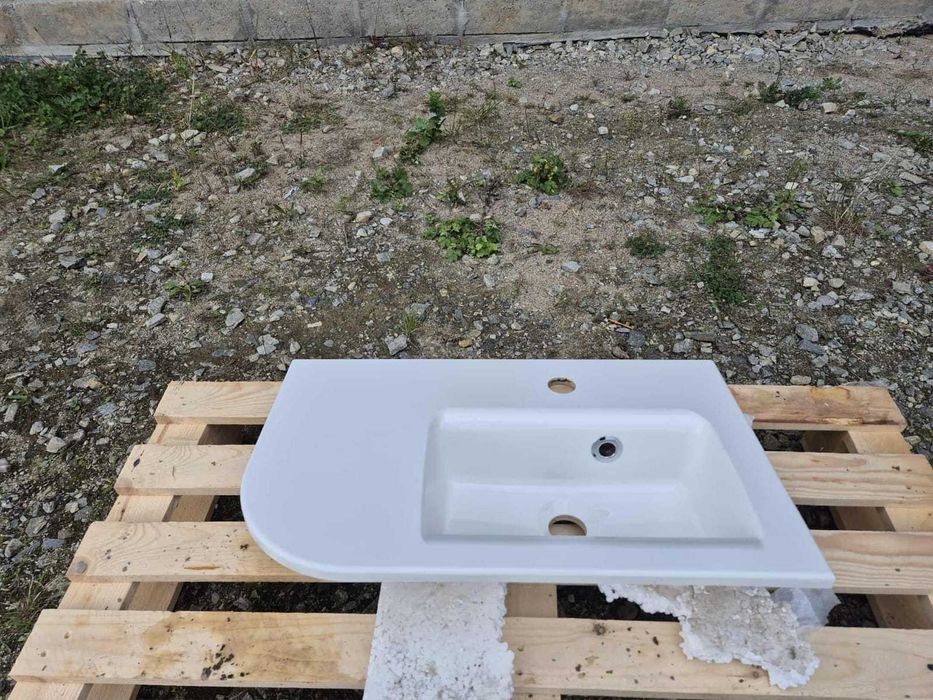 Mała umywalka łazienkowa