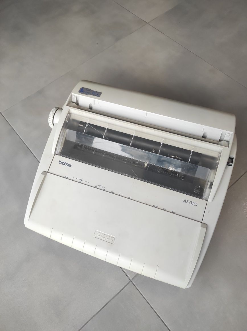 Maszyna do pisania Brother AX-310 elektroniczna